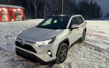 Toyota RAV4, 2024 год, 5 000 000 рублей, 4 фотография