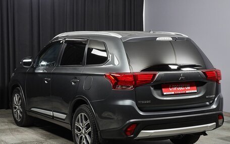 Mitsubishi Outlander III рестайлинг 3, 2015 год, 2 049 000 рублей, 6 фотография