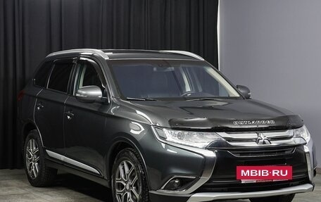 Mitsubishi Outlander III рестайлинг 3, 2015 год, 2 049 000 рублей, 3 фотография