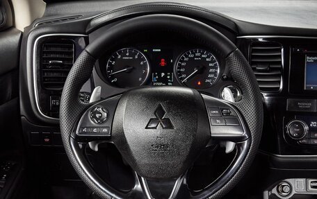 Mitsubishi Outlander III рестайлинг 3, 2015 год, 2 049 000 рублей, 14 фотография