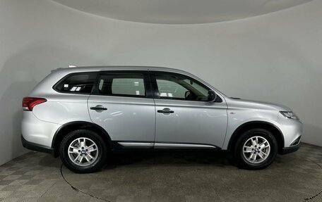 Mitsubishi Outlander III рестайлинг 3, 2019 год, 2 199 000 рублей, 4 фотография