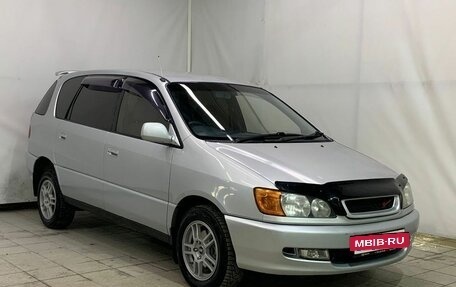 Toyota Ipsum II, 2000 год, 670 000 рублей, 3 фотография