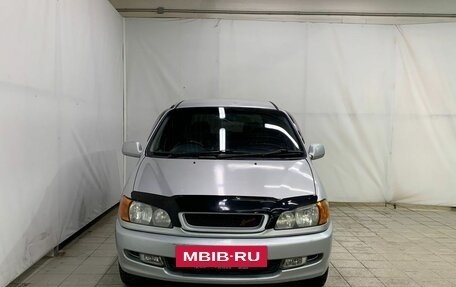 Toyota Ipsum II, 2000 год, 670 000 рублей, 2 фотография