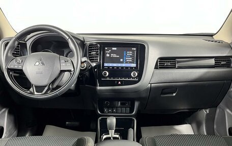 Mitsubishi Outlander III рестайлинг 3, 2022 год, 2 779 000 рублей, 14 фотография