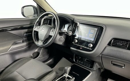 Mitsubishi Outlander III рестайлинг 3, 2022 год, 2 779 000 рублей, 13 фотография