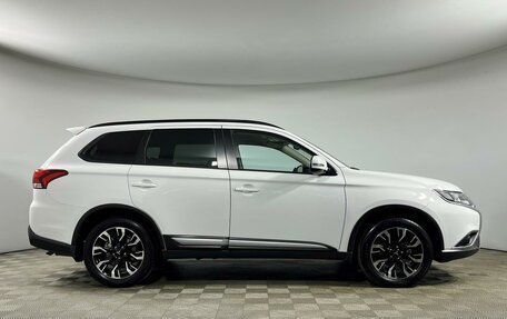 Mitsubishi Outlander III рестайлинг 3, 2022 год, 2 779 000 рублей, 4 фотография