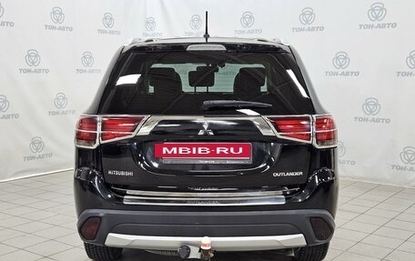 Mitsubishi Outlander III рестайлинг 3, 2015 год, 1 705 000 рублей, 6 фотография