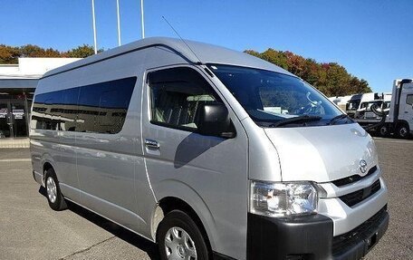 Toyota HiAce H200, 2021 год, 4 330 000 рублей, 3 фотография