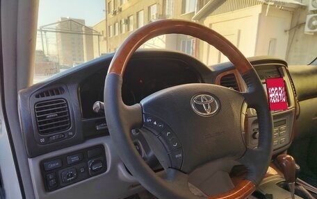 Toyota Land Cruiser 100 рестайлинг 2, 2007 год, 2 800 000 рублей, 13 фотография