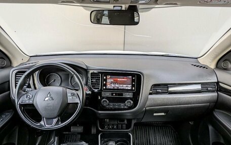 Mitsubishi Outlander III рестайлинг 3, 2019 год, 1 849 000 рублей, 17 фотография