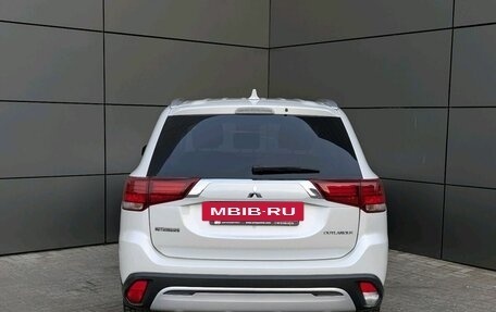 Mitsubishi Outlander III рестайлинг 3, 2019 год, 1 849 000 рублей, 6 фотография