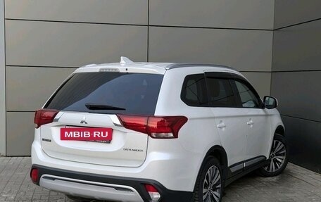 Mitsubishi Outlander III рестайлинг 3, 2019 год, 1 849 000 рублей, 7 фотография