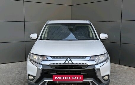 Mitsubishi Outlander III рестайлинг 3, 2019 год, 1 849 000 рублей, 10 фотография