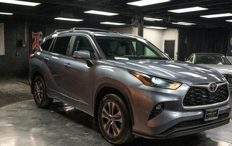 Toyota Highlander, 2023 год, 6 158 000 рублей, 3 фотография