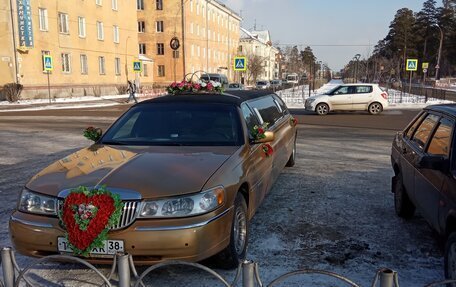 Lincoln Town Car III рестайлинг, 1998 год, 800 000 рублей, 1 фотография