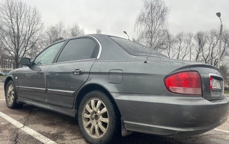 Hyundai Sonata IV рестайлинг, 2005 год, 600 000 рублей, 1 фотография