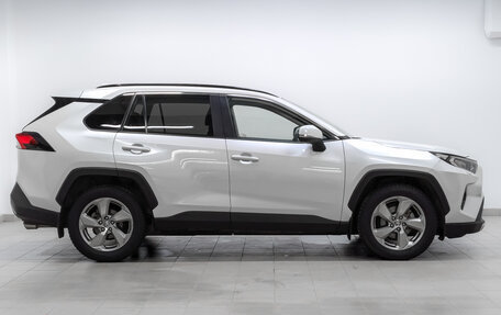 Toyota RAV4, 2021 год, 3 435 000 рублей, 4 фотография