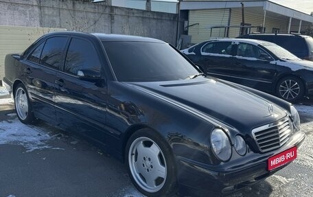 Mercedes-Benz E-Класс, 1999 год, 890 000 рублей, 1 фотография