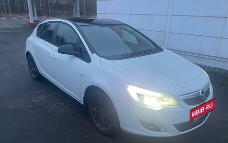 Opel Astra J, 2011 год, 780 000 рублей, 3 фотография