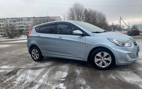 Hyundai Solaris II рестайлинг, 2011 год, 850 000 рублей, 6 фотография