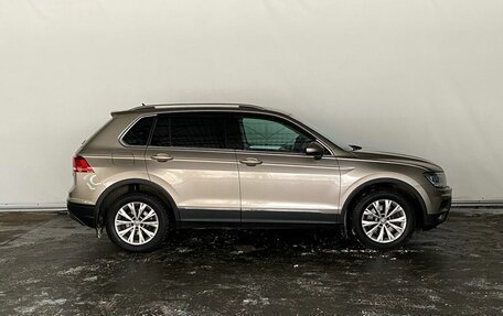 Volkswagen Tiguan II, 2018 год, 2 997 000 рублей, 8 фотография