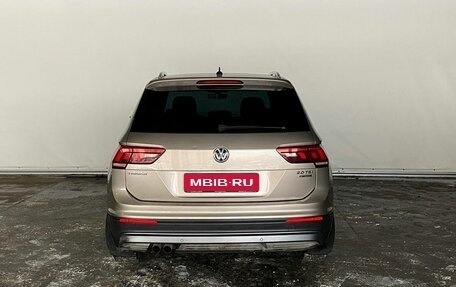 Volkswagen Tiguan II, 2018 год, 2 997 000 рублей, 5 фотография