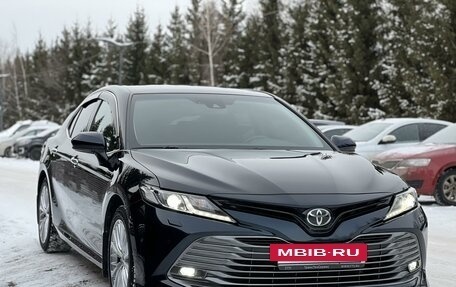 Toyota Camry, 2018 год, 2 650 000 рублей, 10 фотография