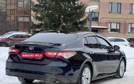 Toyota Camry, 2018 год, 2 650 000 рублей, 8 фотография