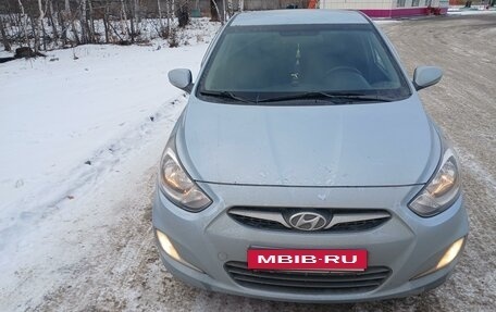 Hyundai Solaris II рестайлинг, 2011 год, 800 000 рублей, 2 фотография