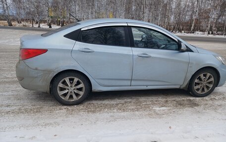 Hyundai Solaris II рестайлинг, 2011 год, 800 000 рублей, 5 фотография