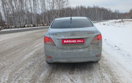 Hyundai Solaris II рестайлинг, 2011 год, 800 000 рублей, 4 фотография