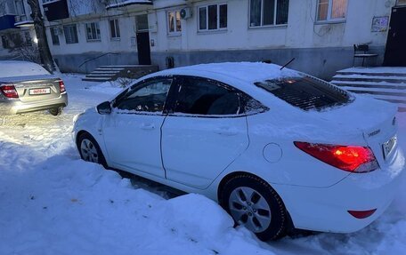 Hyundai Solaris II рестайлинг, 2013 год, 1 100 000 рублей, 7 фотография