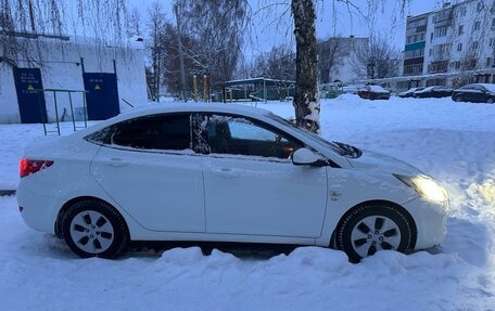 Hyundai Solaris II рестайлинг, 2013 год, 1 100 000 рублей, 5 фотография