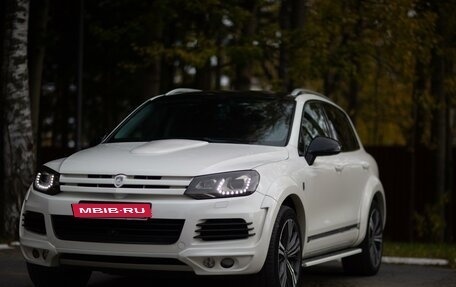 Volkswagen Touareg III, 2011 год, 2 990 000 рублей, 2 фотография