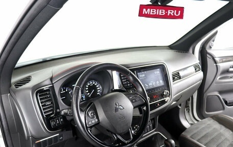 Mitsubishi Outlander III рестайлинг 3, 2022 год, 2 395 000 рублей, 9 фотография