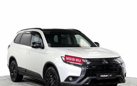 Mitsubishi Outlander III рестайлинг 3, 2022 год, 2 395 000 рублей, 3 фотография