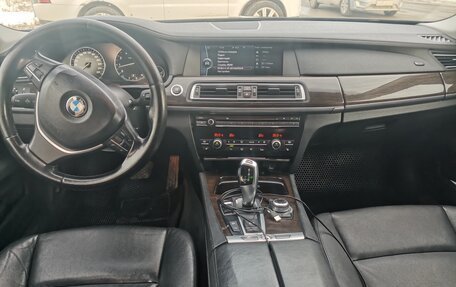 BMW 7 серия, 2010 год, 2 400 000 рублей, 2 фотография