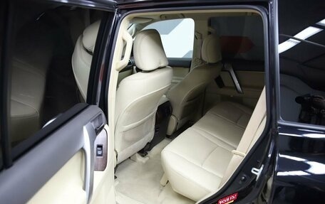 Toyota Land Cruiser Prado 150 рестайлинг 2, 2016 год, 3 890 000 рублей, 13 фотография