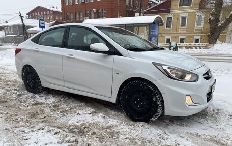 Hyundai Solaris II рестайлинг, 2011 год, 800 000 рублей, 2 фотография