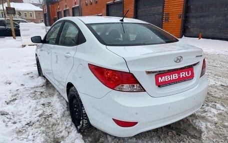 Hyundai Solaris II рестайлинг, 2011 год, 800 000 рублей, 3 фотография