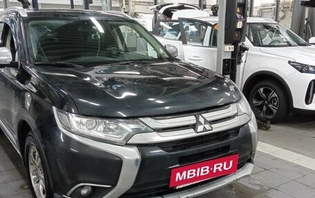 Mitsubishi Outlander III рестайлинг 3, 2015 год, 1 680 000 рублей, 2 фотография