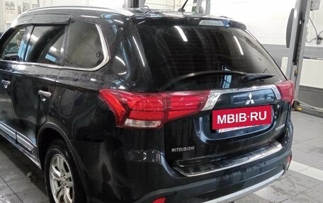 Mitsubishi Outlander III рестайлинг 3, 2015 год, 1 680 000 рублей, 4 фотография