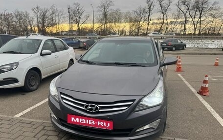 Hyundai Solaris II рестайлинг, 2015 год, 1 030 000 рублей, 2 фотография