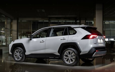 Toyota RAV4, 2024 год, 4 600 000 рублей, 5 фотография