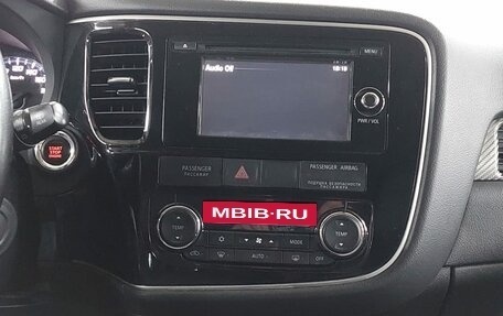 Mitsubishi Outlander III рестайлинг 3, 2015 год, 1 449 000 рублей, 15 фотография