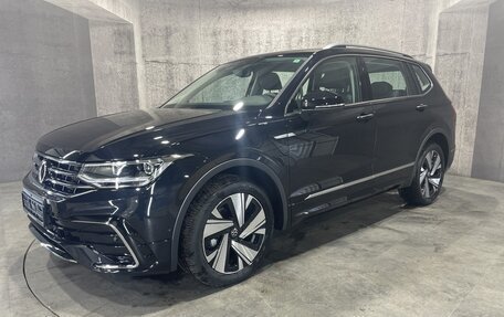 Volkswagen Tiguan II, 2023 год, 5 926 980 рублей, 2 фотография