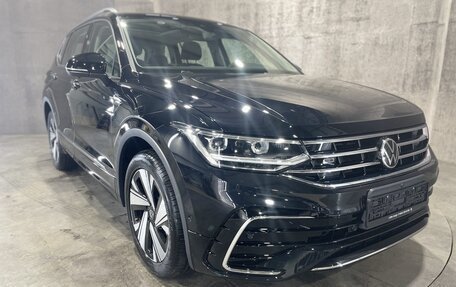 Volkswagen Tiguan II, 2023 год, 5 926 980 рублей, 8 фотография