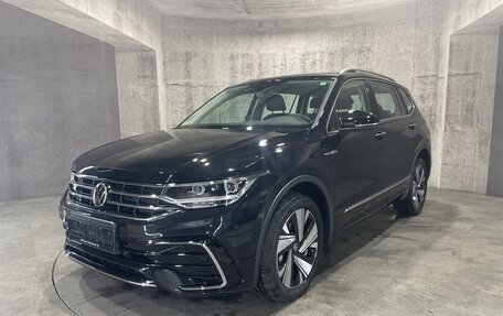 Volkswagen Tiguan II, 2023 год, 5 926 980 рублей, 3 фотография