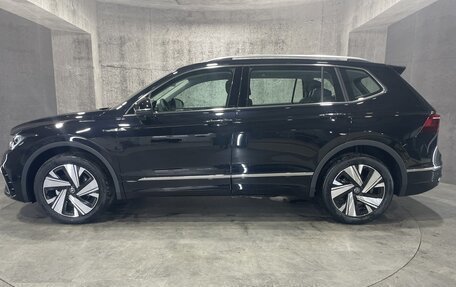 Volkswagen Tiguan II, 2023 год, 5 926 980 рублей, 9 фотография