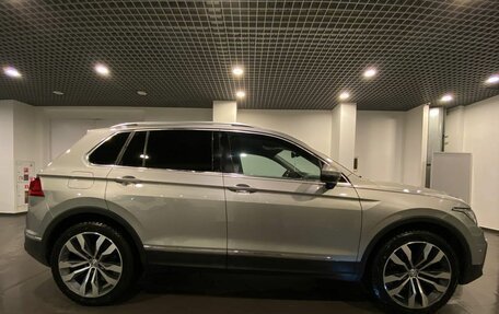 Volkswagen Tiguan II, 2021 год, 2 820 000 рублей, 2 фотография